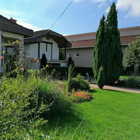 アパート Julia Vendeghaz *